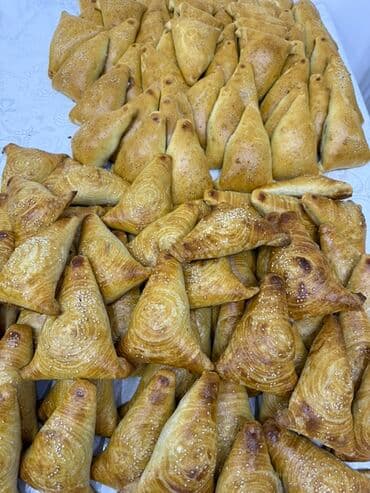 слоёное тесто: Свежая выпечка ручной работы, представленная в нескольких видах — 5