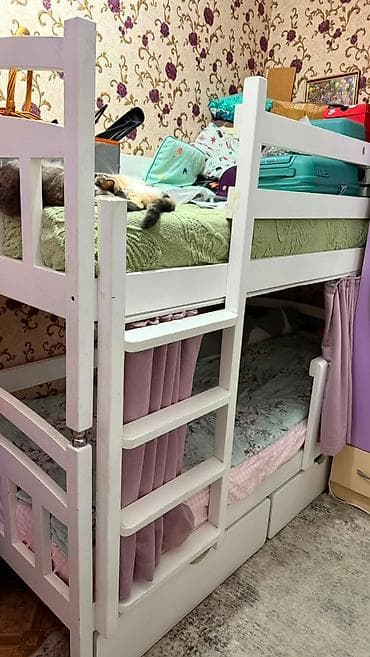 детский спальный: Детская мебель: двухъярусная кровать и высокий шкаф-купе с зеркалами — 3