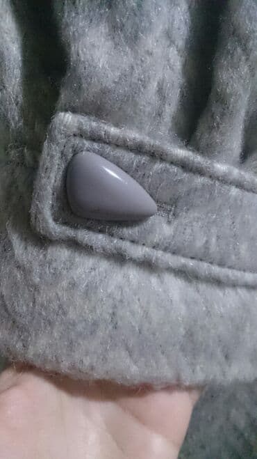 на железных номерах: Продаю пальто Terra (лама, воротник писец), размер 46-48, в отличном — 2