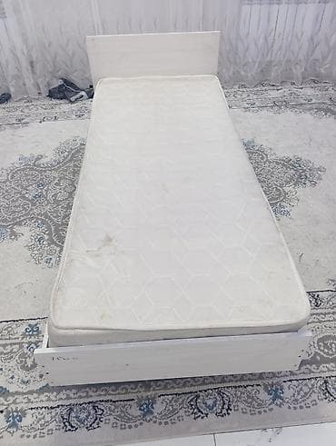 сокулук кун туу: Односпальная кровать с матрасом и выдвижными ящиками - Размер — 1