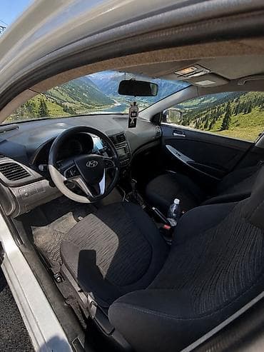Hyundai Solaris: 2015 г., 1.6 л, Автомат, Бензин, Седан — 4