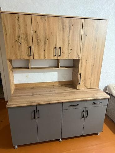 Кухонный гарнитур (шкаф), состояние отличное, пользовались мало,только