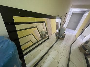 зеркало 30: Большое настенное зеркало в чёрной раме - Формат: прямоугольное — 2