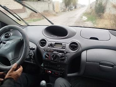 legacy b4: Toyota Vitz: 2001 г., 1.3 л, Ручные, Бензин, Хэтчбэк — 6