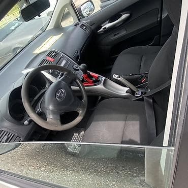 с4 2: Toyota Auris: 2008 г., 1.6 л, Механика, Газ, Хэтчбэк — 4