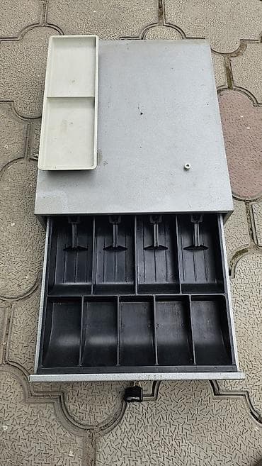 железный ящик: Металлический кассовый денежный ящик с ключом - Корпус из металла — 1