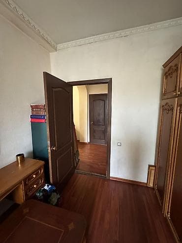 81: 4 комнаты, 81 м², Сталинка, Старый ремонт — 4