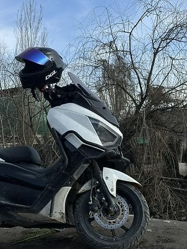 Скутеры: Скутер-z max 150 куб бело‑черный, городско‑туристический класс — 3