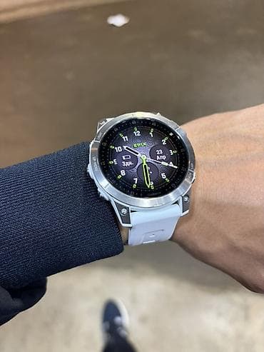 Garmin Epix gen 2 
В идеальном состоянии с зарядкой