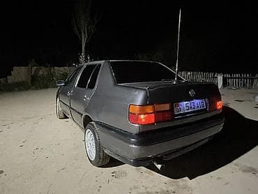 мата секыл: Volkswagen Vento: 1993 г., 1.8 л, Кол менен иштөөчү, Бензин, Седан — 2