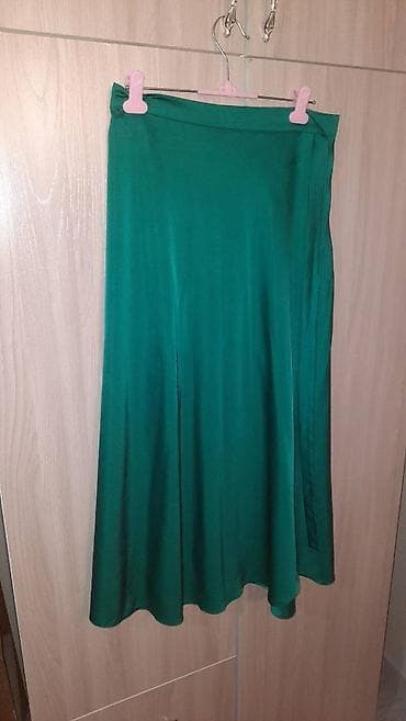 Көйнөктөр: Продам зелёную атласную юбку на завязочках. Безразмерная. Б/у. Пишите — 1