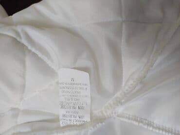 один: Продаю шикарную белоснежную курточку, производство Италия,размер — 7