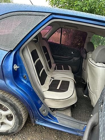 Транспорт: Mazda 323: 2001 г., 1.6 л, Кол менен иштөөчү, Бензин, Хетчбек — 8