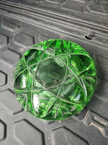 витражная пленка: Зелёная стеклянная пепельница - Материал: толстое литое стекло. - — 2