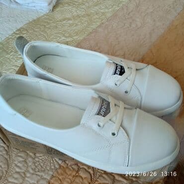 nike react: Продаю новые кожаные кеды весна лето . Не подошёл размер — 4