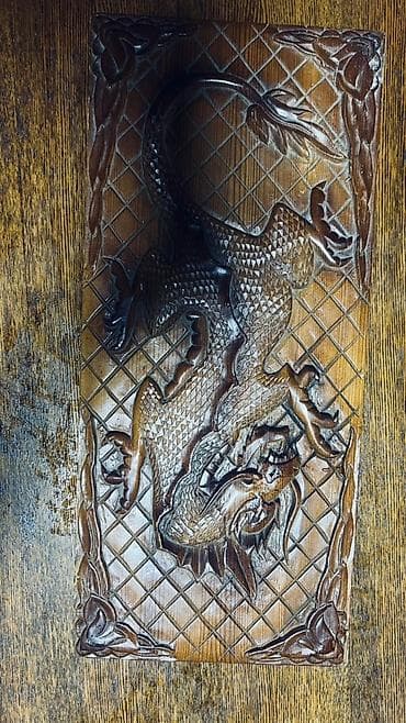 Резные нарды из дерева с драконом - Материал: массив дерева at lalafo.kg Резные нарды из дерева с драконом - Материал: массив дерева