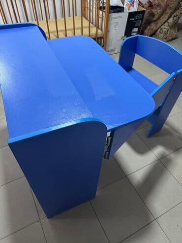 рабочий стол: Комплект парты и стула, Б/у, Самовывоз, цвет - Синий — 1