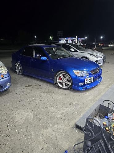 Toyota Altezza: 2000 г., 2 л, Автомат, Бензин, Седан