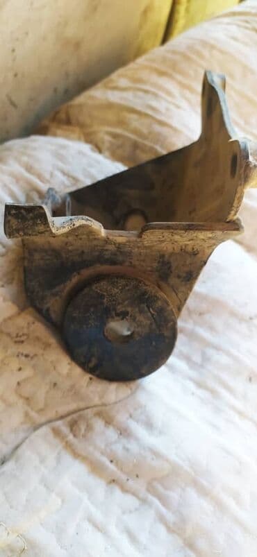 запчасти на фольксваген пассат б3 в бишкеке: Подушка мотора Volkswagen 1996 г., Б/у, Оригинал, Германия — 2