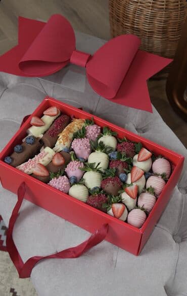 Подарочный набор «Клубника и фрукты в шоколаде» 6 штук 500 сом 9 штук