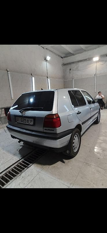 transporter multivan: Volkswagen Golf: 1993 г., 2 л, Автомат, Бензин, Хэтчбэк — 4