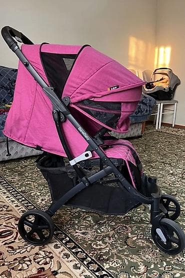 Коляски: Прогулочная коляска BeneBaby, цвет фуксия. Особенности: - Легкая — 3