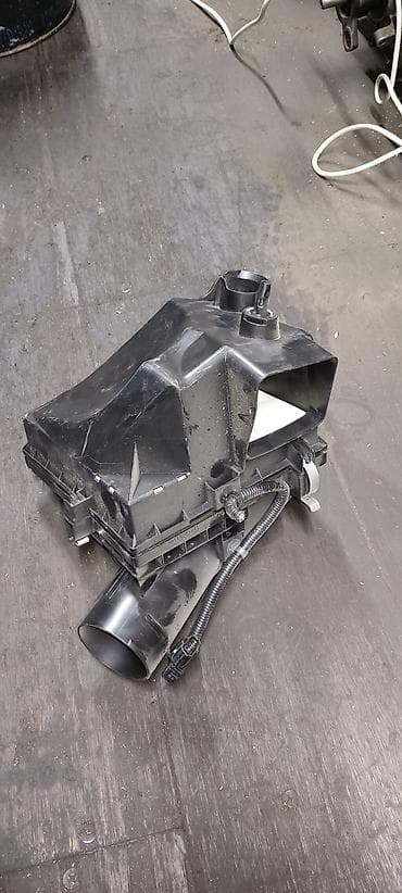 leksus: Lexus IS-300h, 2016, корпус воздушного фильтра — 4