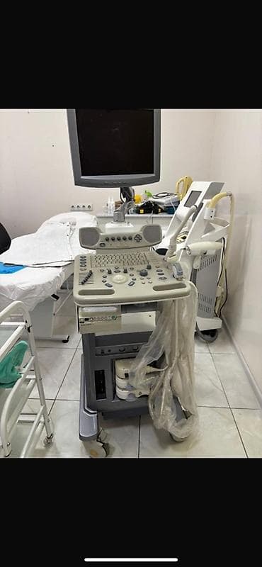 кресло раздвижной: Ультразвуковая диагностическая система GE LOGIQ (стационарный аппарат — 1