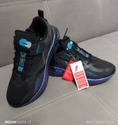 Мужские кроссовки, 42, Новый, цвет - Черный, Самовывоз