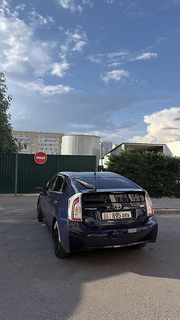 8: Toyota Prius: 2015 г., 1.8 л, Автомат, Гибрид, Хэтчбэк — 4