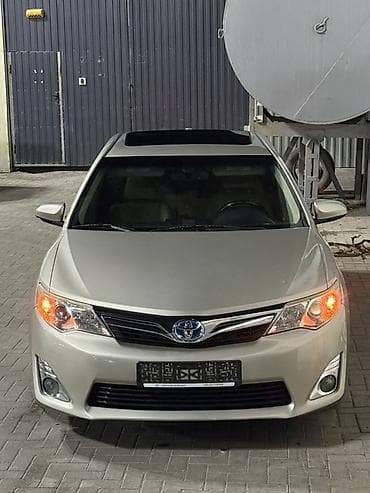 golf 2: Toyota Camry: 2014 г., 2.5 л, Автомат, Гибрид, Седан — 1