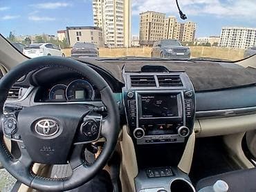 low ll: Toyota Camry: 2012 г., Гибрид, Седан — 6