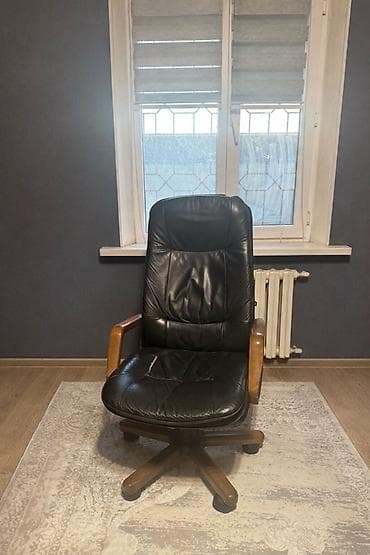 Комплекты столов и стульев: Реклайнер, Б/у, Самовывоз, цвет - Черный — 1