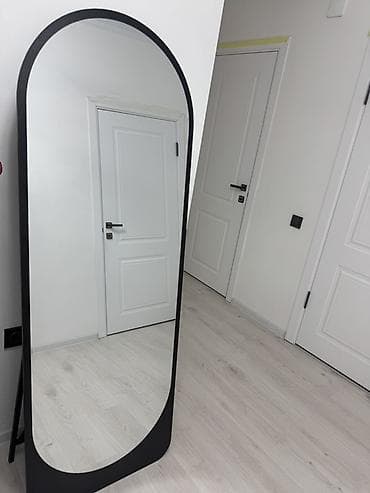 Напольное зеркало в полный рост с округлой верхней частью. - Тип