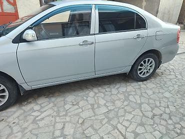 глушитель для нексия: Седан серебристого цвета с тонированными задними стеклами — 2