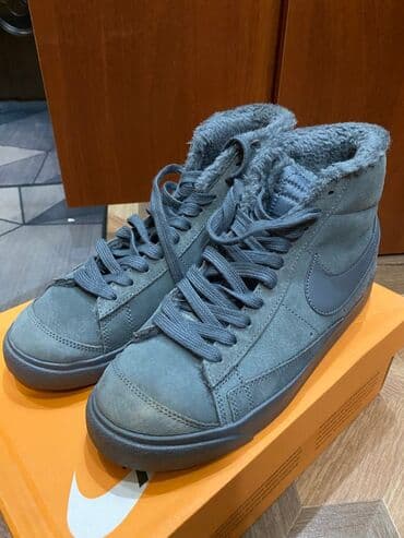 срочно продаю в связи с переездом: Высокие кеды Nike Blazer Mid с утеплённой подкладкой - Модель: Nike — 3