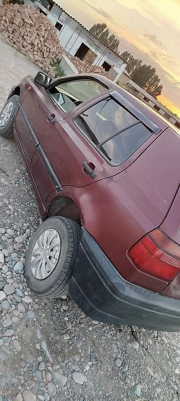 пасад седан: Volkswagen Golf: 1994 г., 1.3 л, Механика, Бензин, Хэтчбэк — 6
