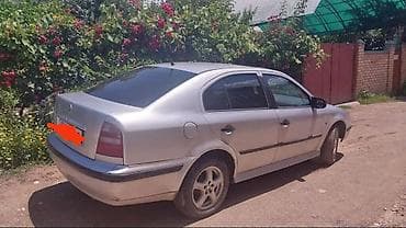 Унаа сатуу: Skoda Octavia: 1998 г., 1.6 л, Кол менен иштөөчү, Бензин, Седан — 3