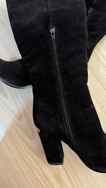 женские зимние сапоги из натуральной кожи и меха: Продам сапоги. Надела 2 раза. Состояние 9 из 10. Каблук-7,5см — 5