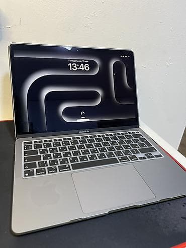 Apple MacBook Air 13" (Space Gray) - Дисплей: 13.3" Retina, тонкие
