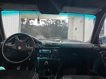 машина с российскими номерами: BMW 5 series: 1991 г., 2 л, Механика, Бензин, Седан — 4