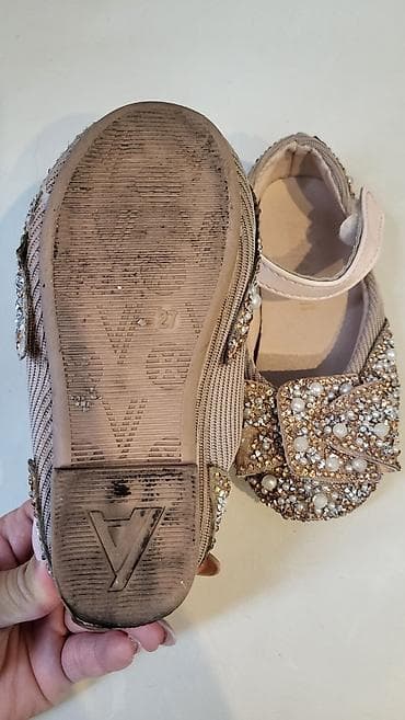 air force: Продаются туфли для девочки, на липучке. Размер 27. Цена 500 сом — 2