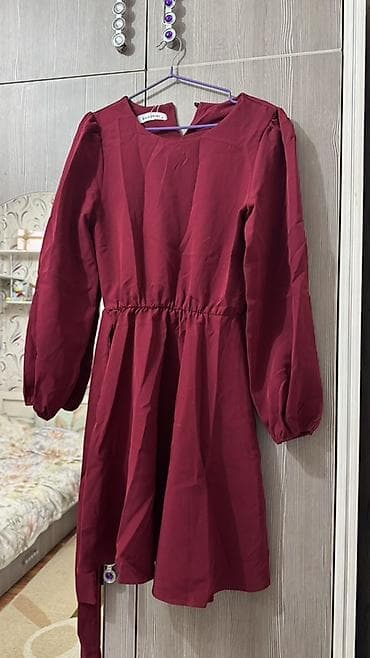 бордовое платье рубашка: Платье мини с длинными рукавами и поясом - Фасон: расклёшенное мини — 4