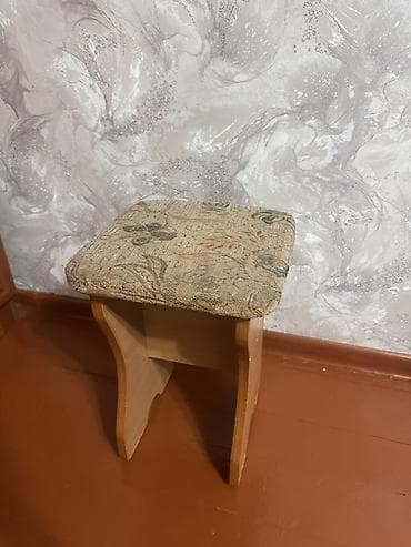 резные табуретки: Табуретка, Б/у, Дерево, Не раскладной — 2