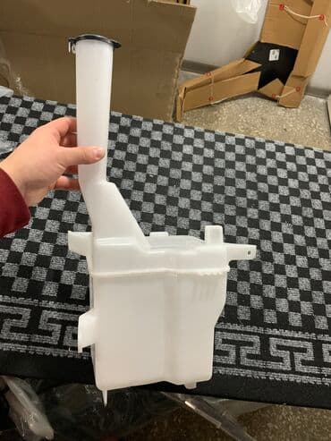 омыватель лобового стекла: Авто запчасти на Toyota Camry 30-35 (Windom) Бочок омывателя новый — 1