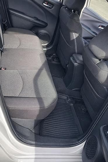 Продажа авто: Toyota Prius: 2019 г., 1.8 л, Вариатор, Гибрид, Седан — 8