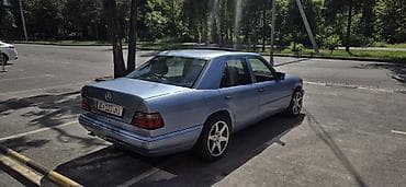 времени: Mercedes-Benz W124: 1990 г., Седан — 6