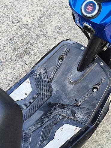 перья: Скутер Pantera. - Яркая передняя оптика: две основные фары — 7