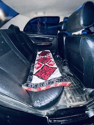 m111 2 2: Седан черного цвета. Кузов 4‑дверный, компактного класса — 3