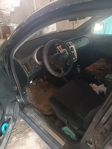 Honda HR-V: 2004 г., 1.6 л, Механика, Бензин, Кроссовер